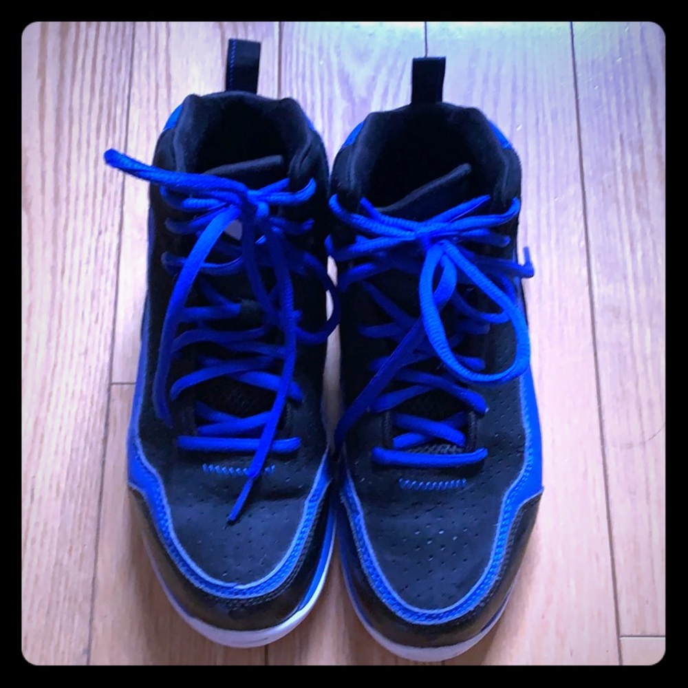 Under Armor Boys HiTop Sneakers Size 5.5